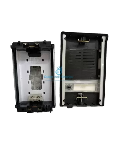 Panneau de boutons d'interphone Vimar 8911 pour maison individuelle, gris clair, avec boîtier et cadre, sans module électronique